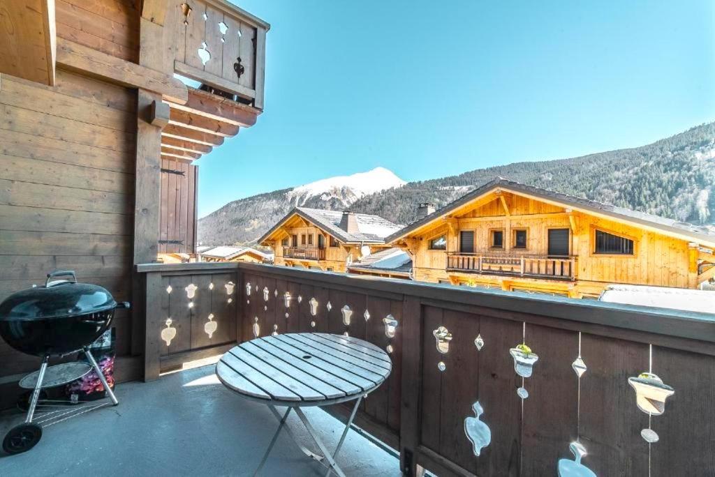 Chalet Muguet Gauche With Hot Tub Sleeps 10 Central Morzine Exterior photo