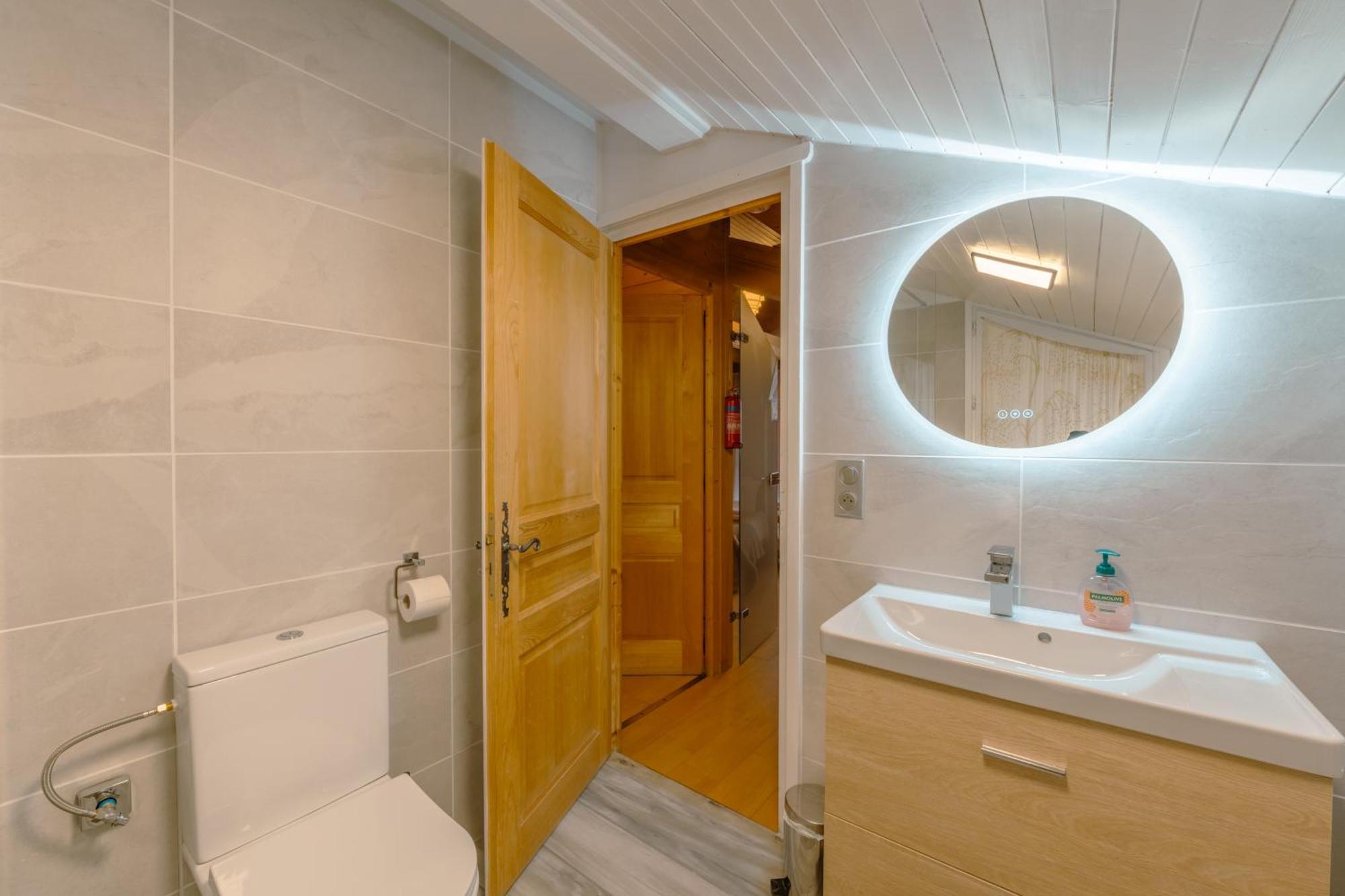 Chalet Muguet Gauche With Hot Tub Sleeps 10 Central Morzine Exterior photo