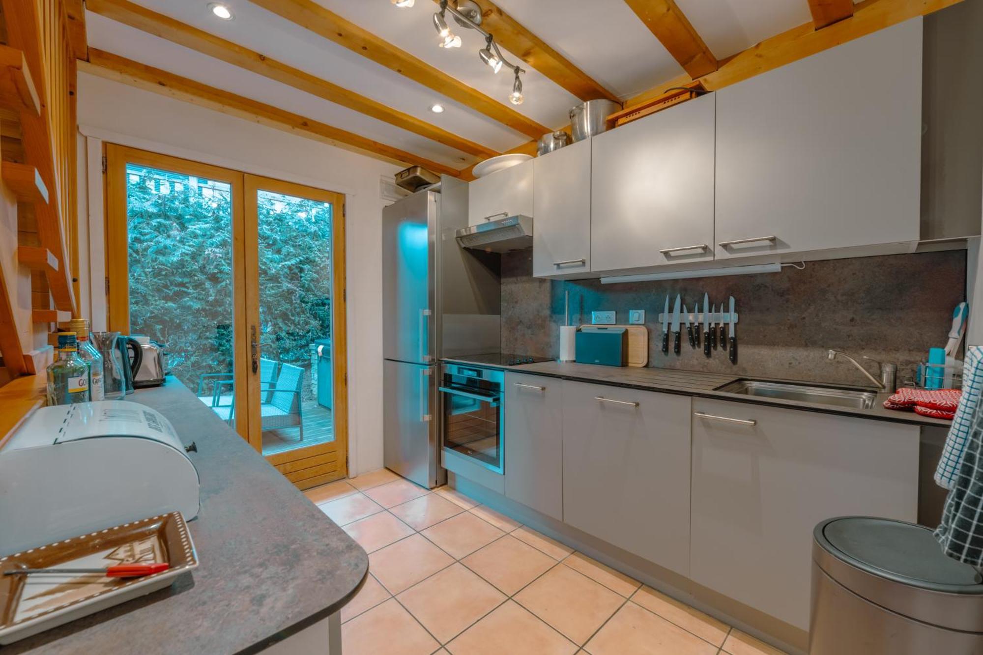 Chalet Muguet Gauche With Hot Tub Sleeps 10 Central Morzine Exterior photo